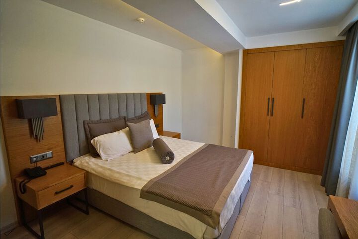 Room 7 of 48