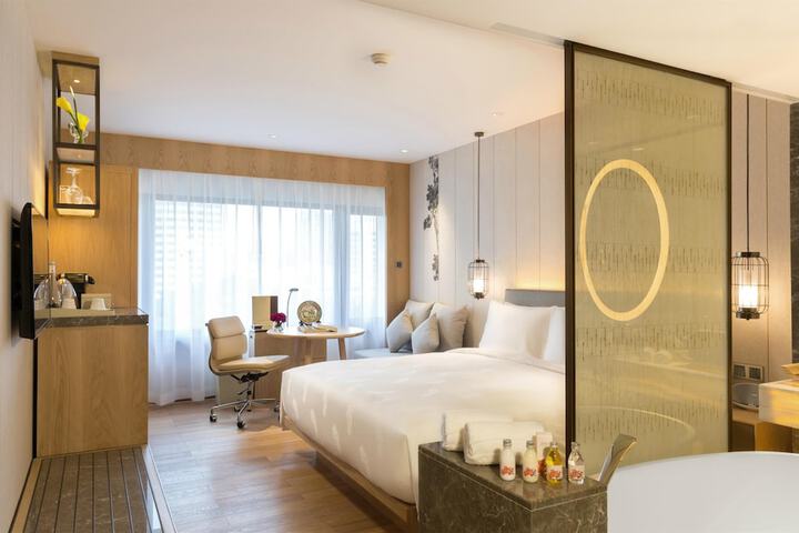 Room 28 of 180