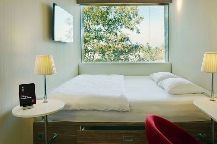 Room 16 of 43
