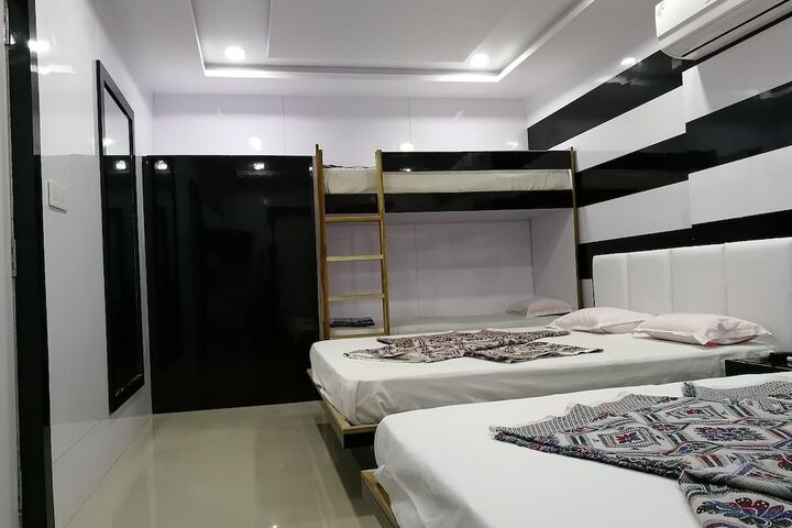 Room 4 of 27