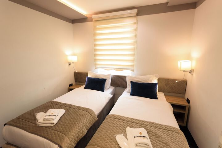 Room 4 of 10
