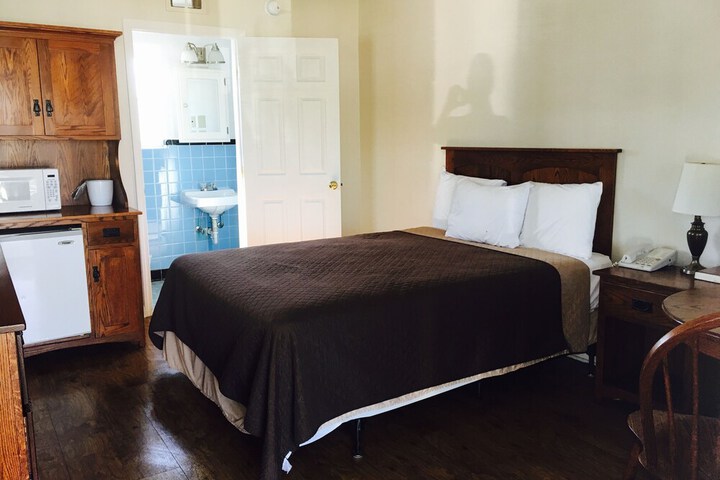 Room 14 of 37