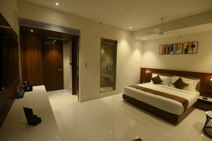 Room 8 of 25