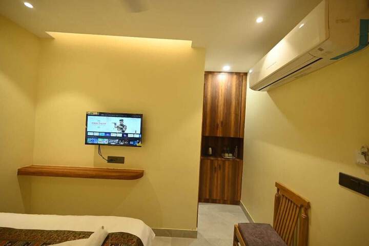 Room 2 of 7
