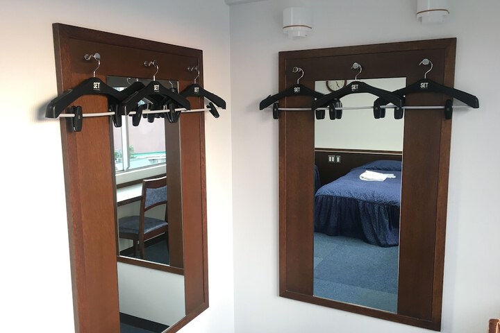 Room 15 of 53