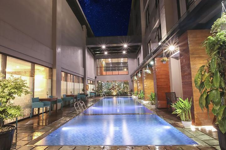 Pools & Facilities