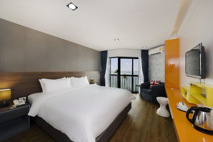 Room 21 of 77