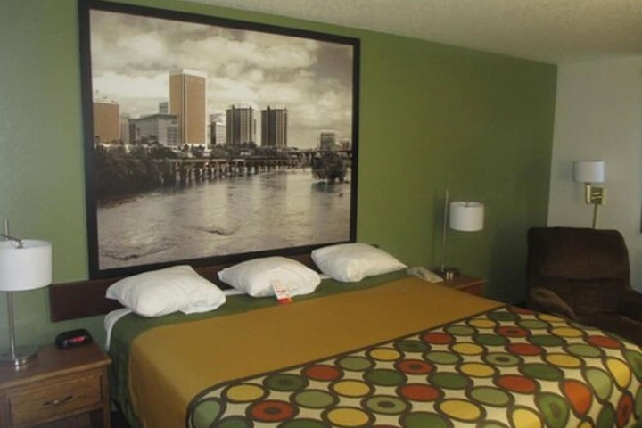 1 King Bed (2 of 5)