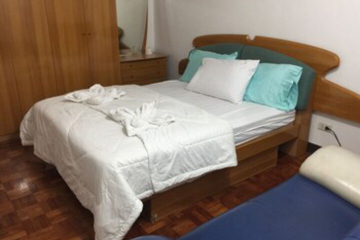 Room 25 of 103
