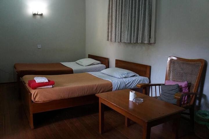 Room 5 of 33