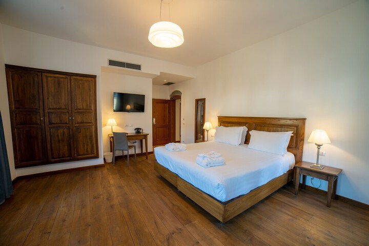 Room 13 of 43