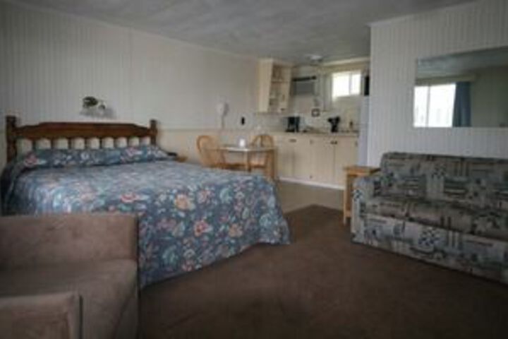 Room 6 of 16
