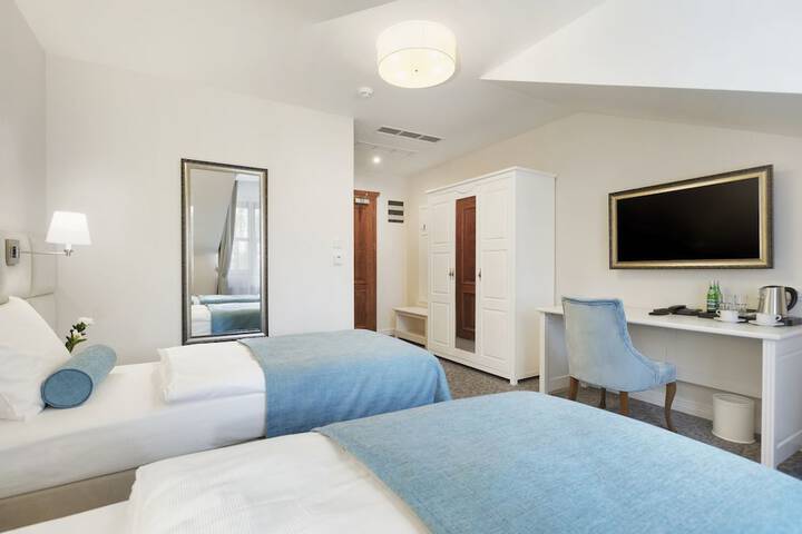Room 3 of 60