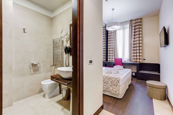 Room 42 of 67