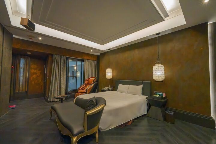 Room 74 of 91