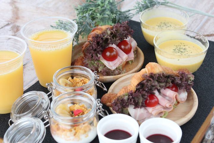Breakfast/Coffee Service 60 of 70