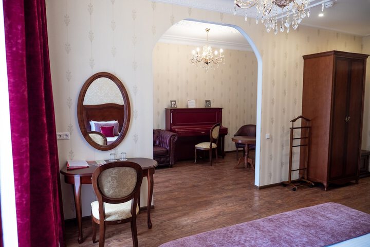 Room 13 of 124