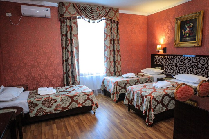 Room 10 of 63