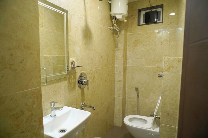 Room 21 of 32