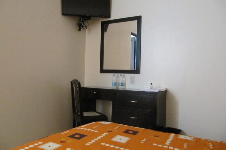 Room 11 of 32