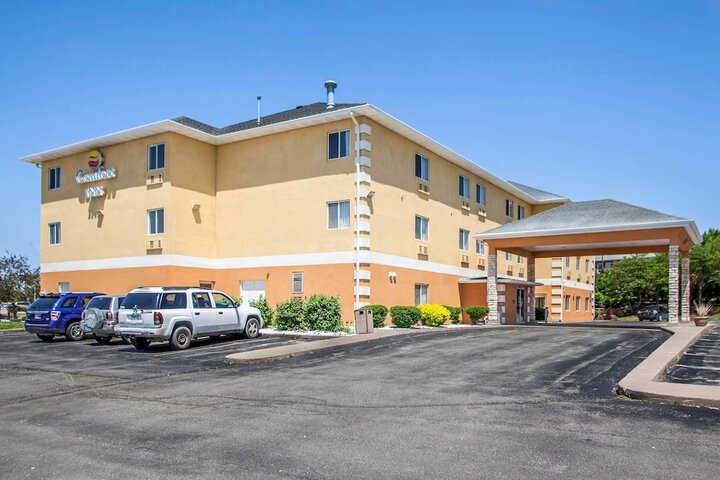Comfort Inn Muscatine Near Hwy 61 - Muscatine Ia 115 Cleveland 52761