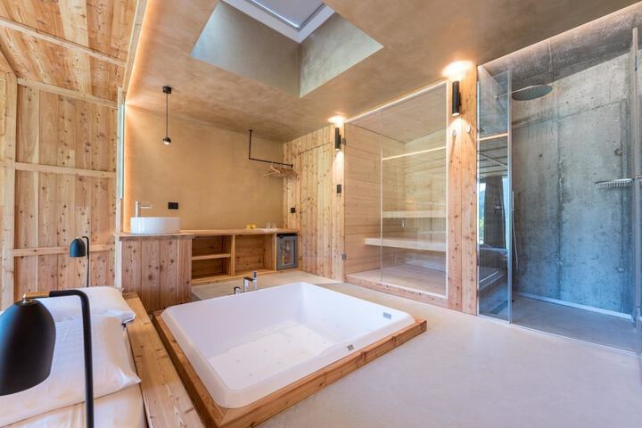 Hot Tub 52 of 67