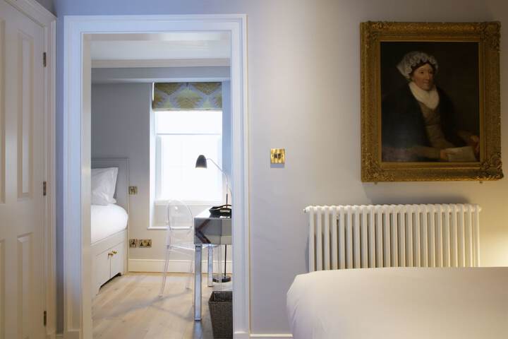 Room 3 of 49