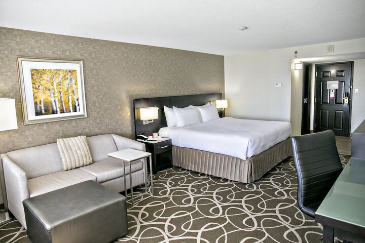 Room 2 of 74