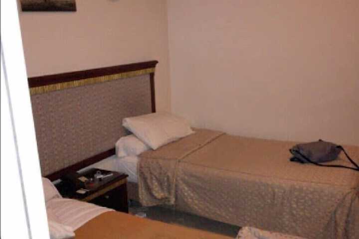 Room 7 of 18