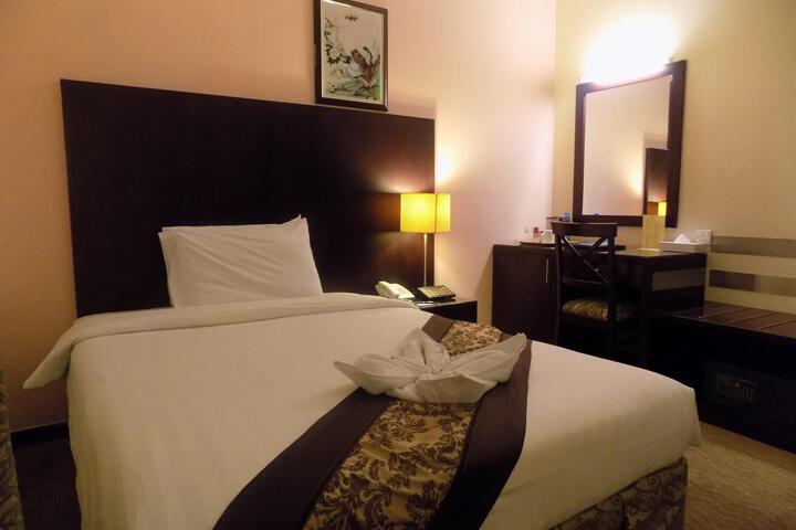 Room 2 of 16
