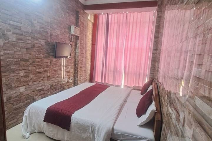 Room 9 of 14