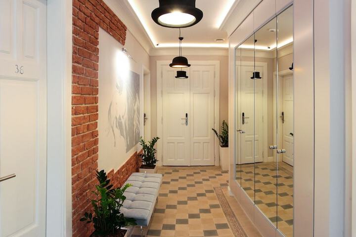 Entrance & Lobby