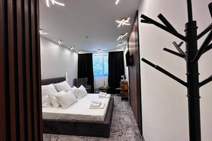 Room 4 of 101