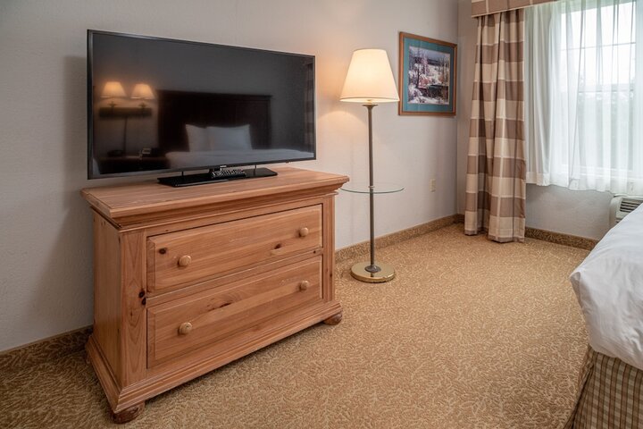 2 Queen Beds (10 of 18)