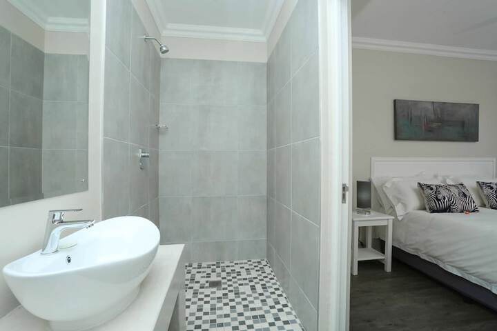 Room 7 of 16