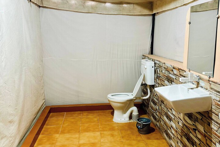 Room 8 of 18