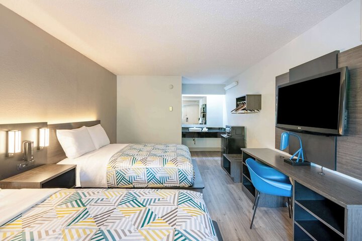 2 Double Beds (7 of 8)