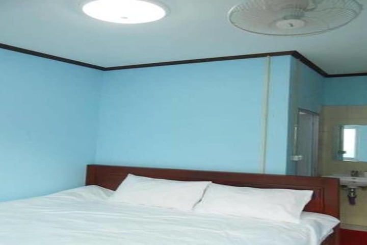 Room 17 of 34