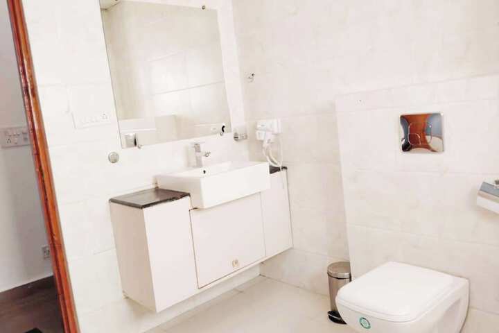 Room 15 of 33