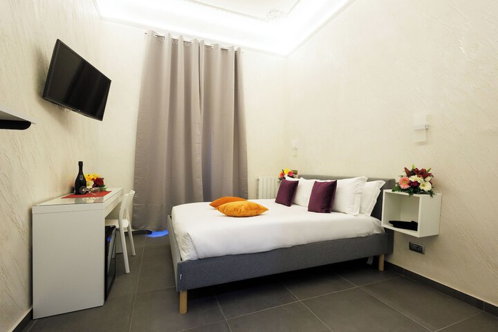 Room 2 of 32