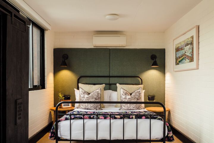 Room 9 of 74