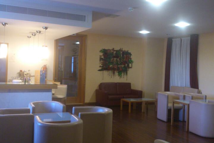 Lounge 23 of 51