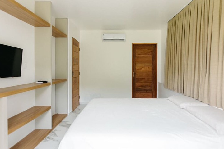 Room 2 of 7