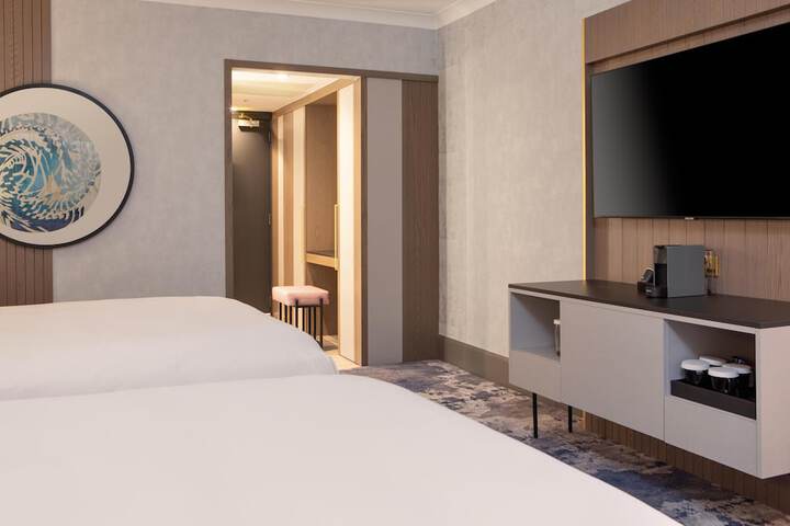 Room 43 of 158