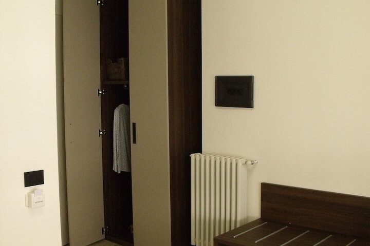 Room 14 of 30