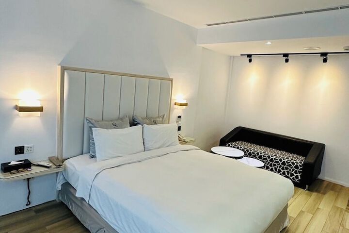 Room 19 of 39