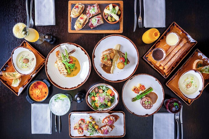 Dining 40 of 72