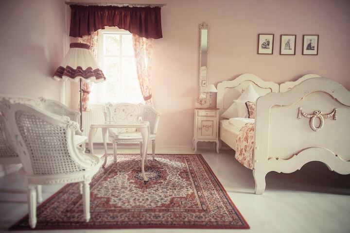 Room 8 of 48