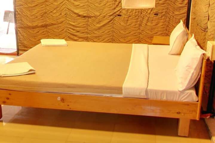 Room 9 of 28