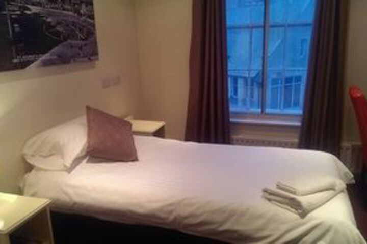 Room 53 of 117